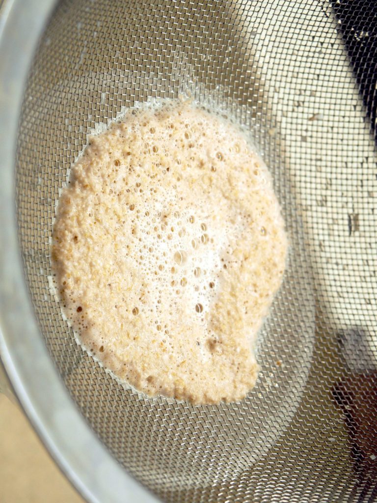 filtrage de la boisson végétale à l'avoine