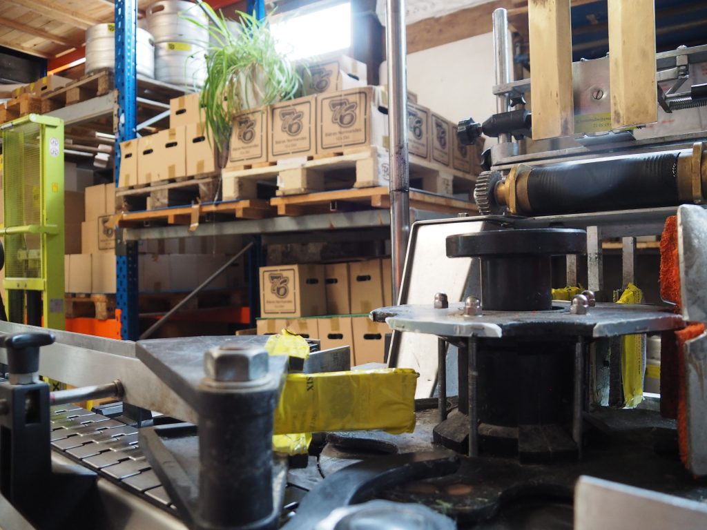 Les dessous de Septante-six