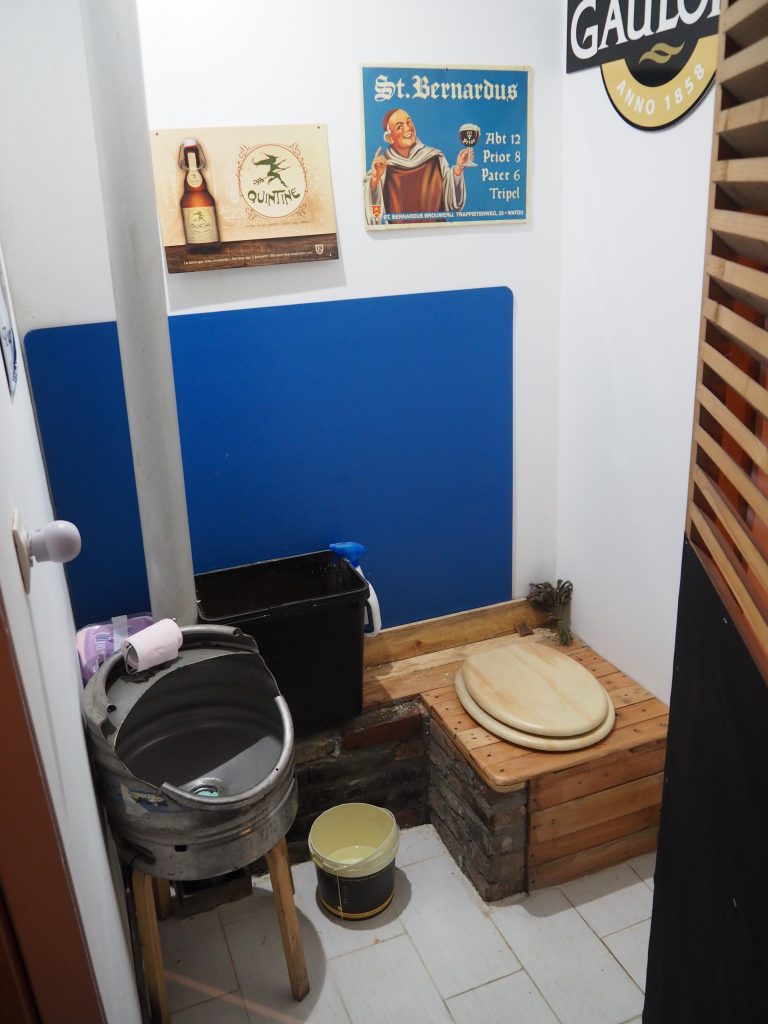 Toilettes sèches brasserie Septante-Six