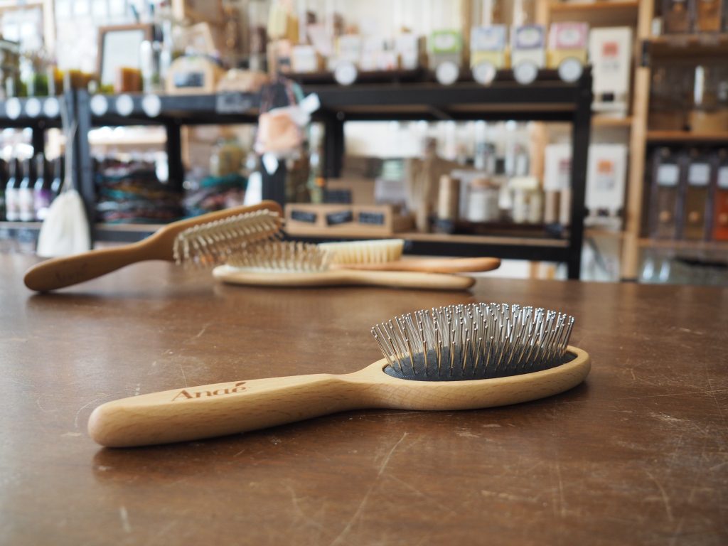 brosse picot manche en bois