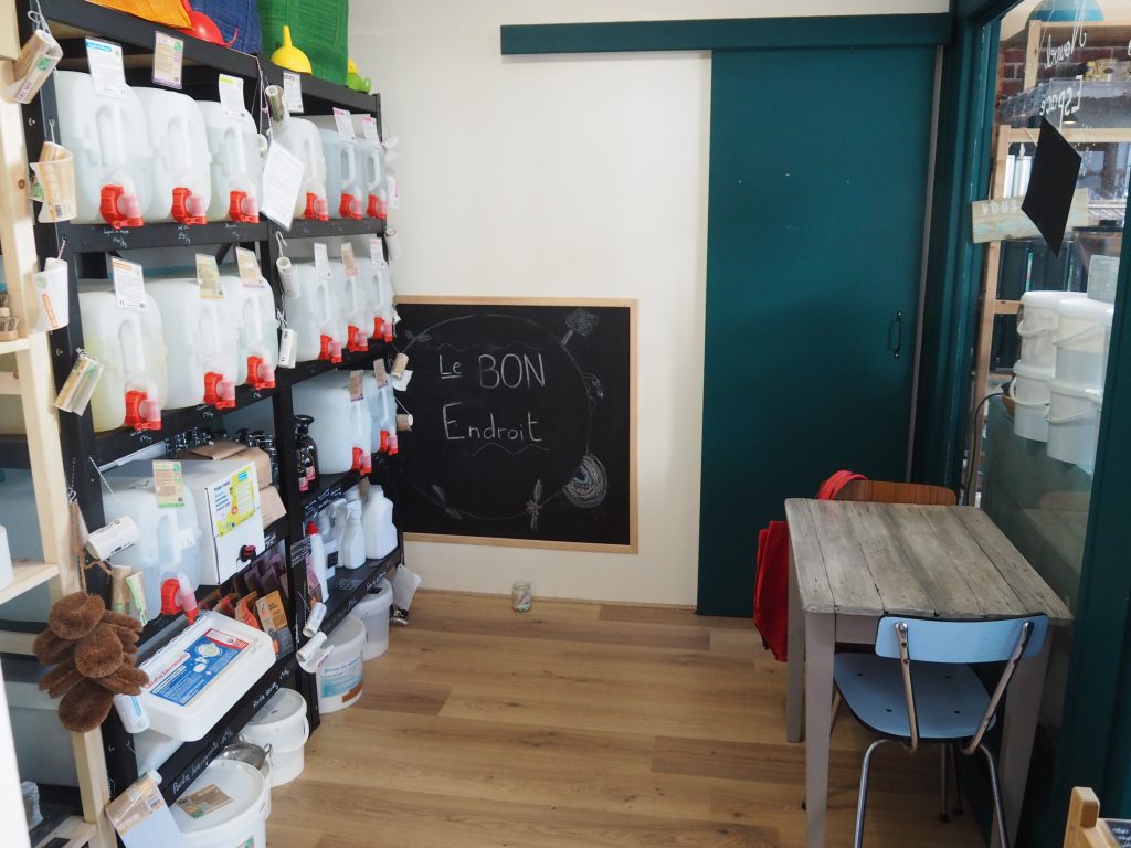 Espace droguerie tableau noir